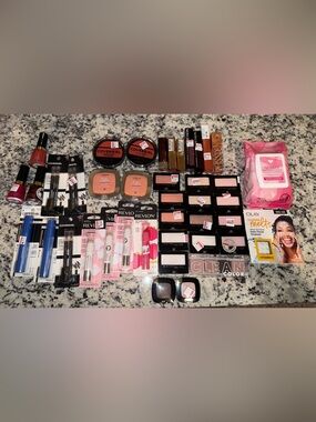 BRAND NEW MAKEUP LOT REVLON MAYBELLINE LOREAL COVERGIRL HUGE MAKEUP LOT